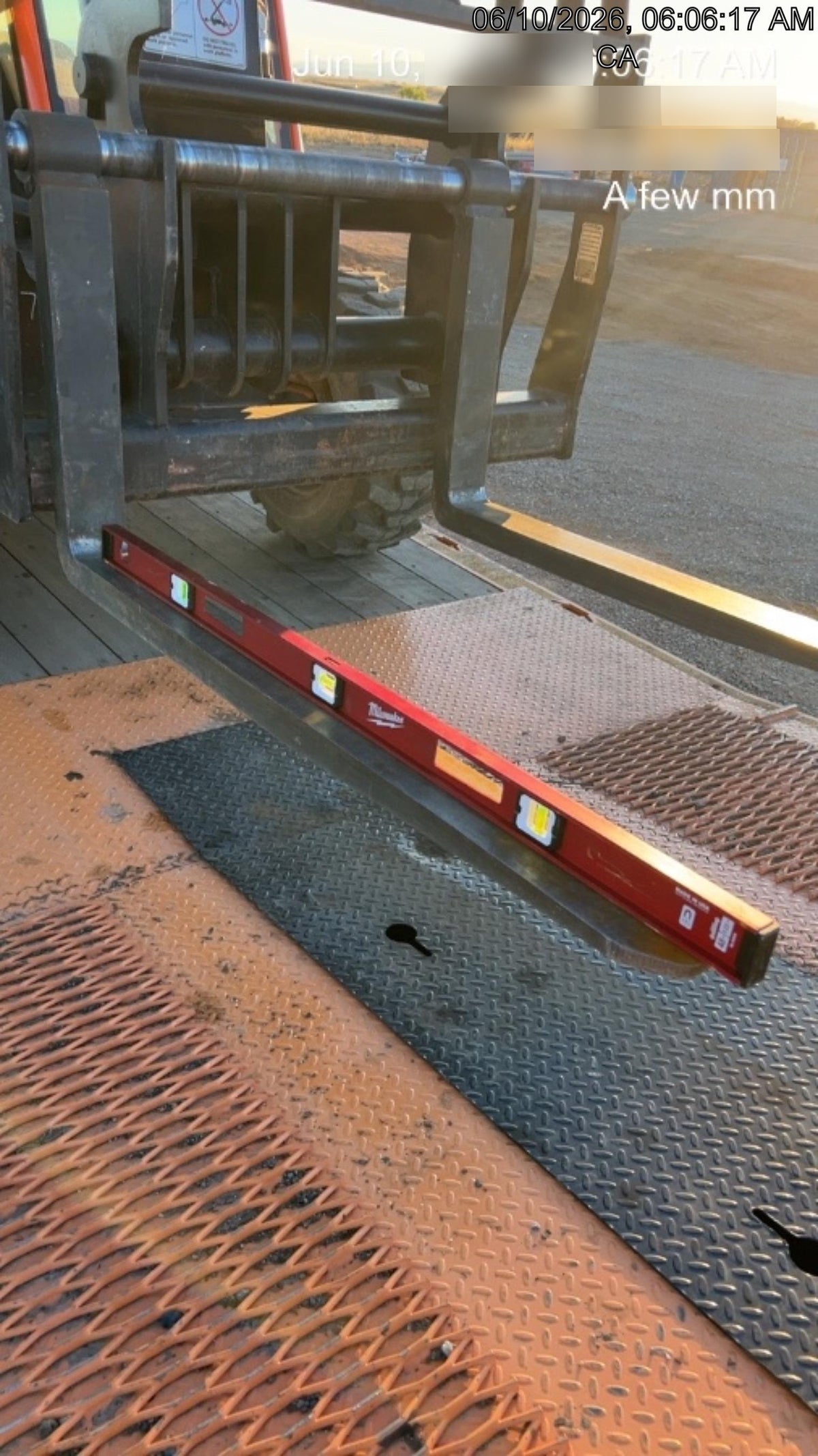 2025 JLG 519