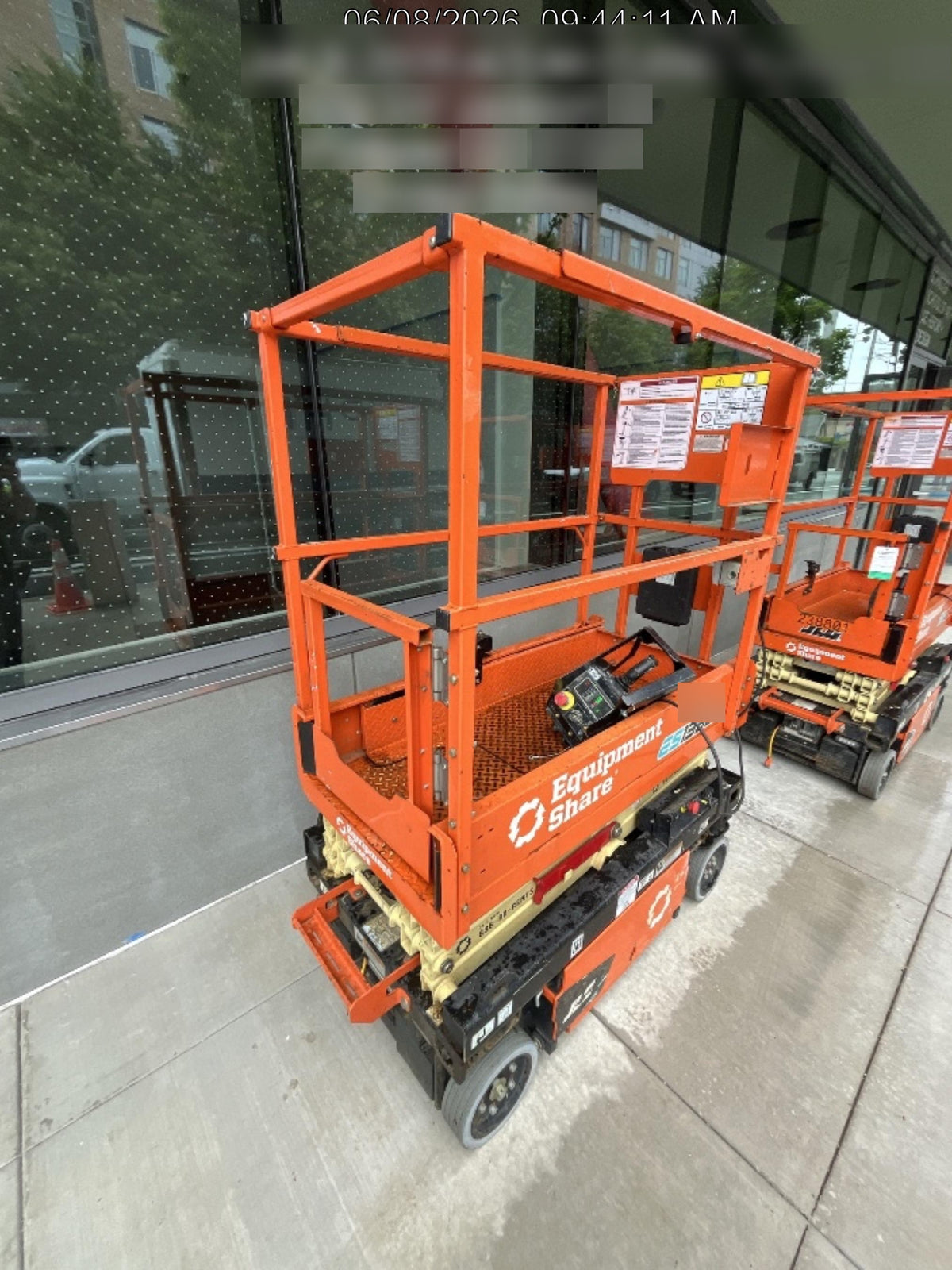 2022 JLG ES1330L