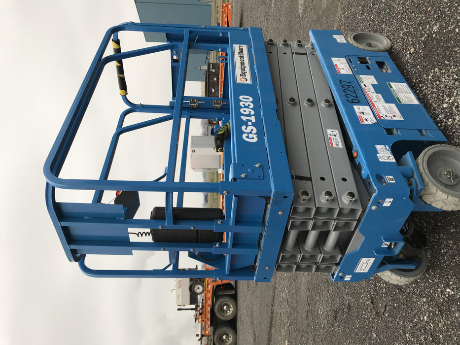 2019 Genie GS-1930 Fixed rails with chain Entry