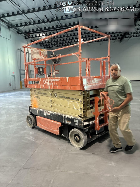 2023 JLG ES3246