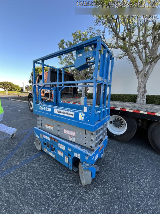 2020 Genie GS-1930 Solid Non Marking Tires, Beacon, Folding rails with half height swing gate, 800W Inverter