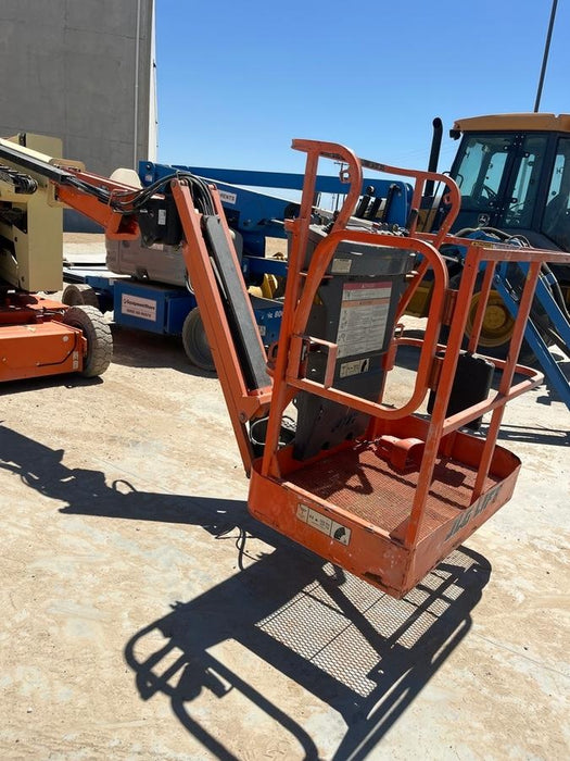 2020 JLG E300AJP