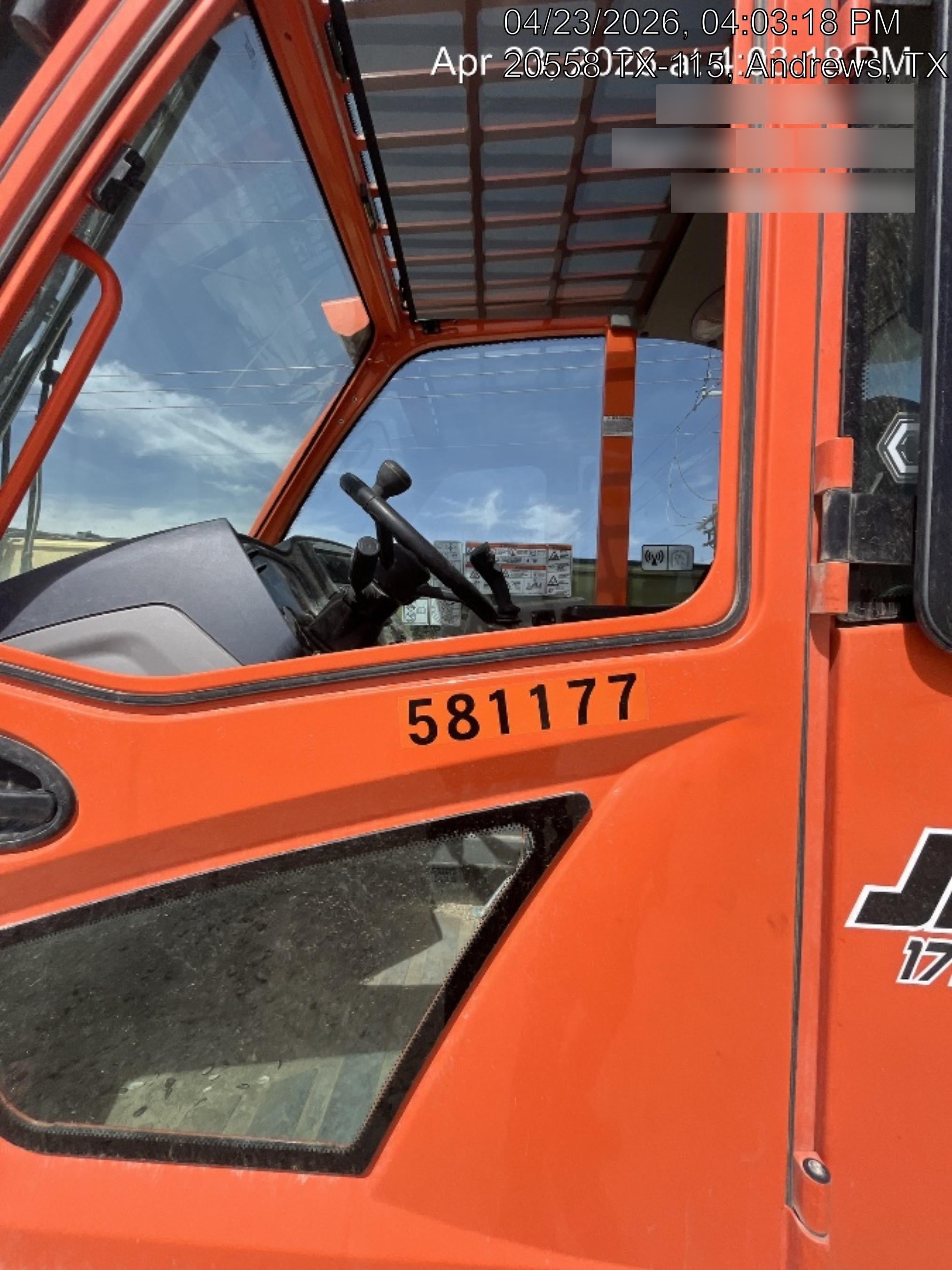 2025 JLG 1732