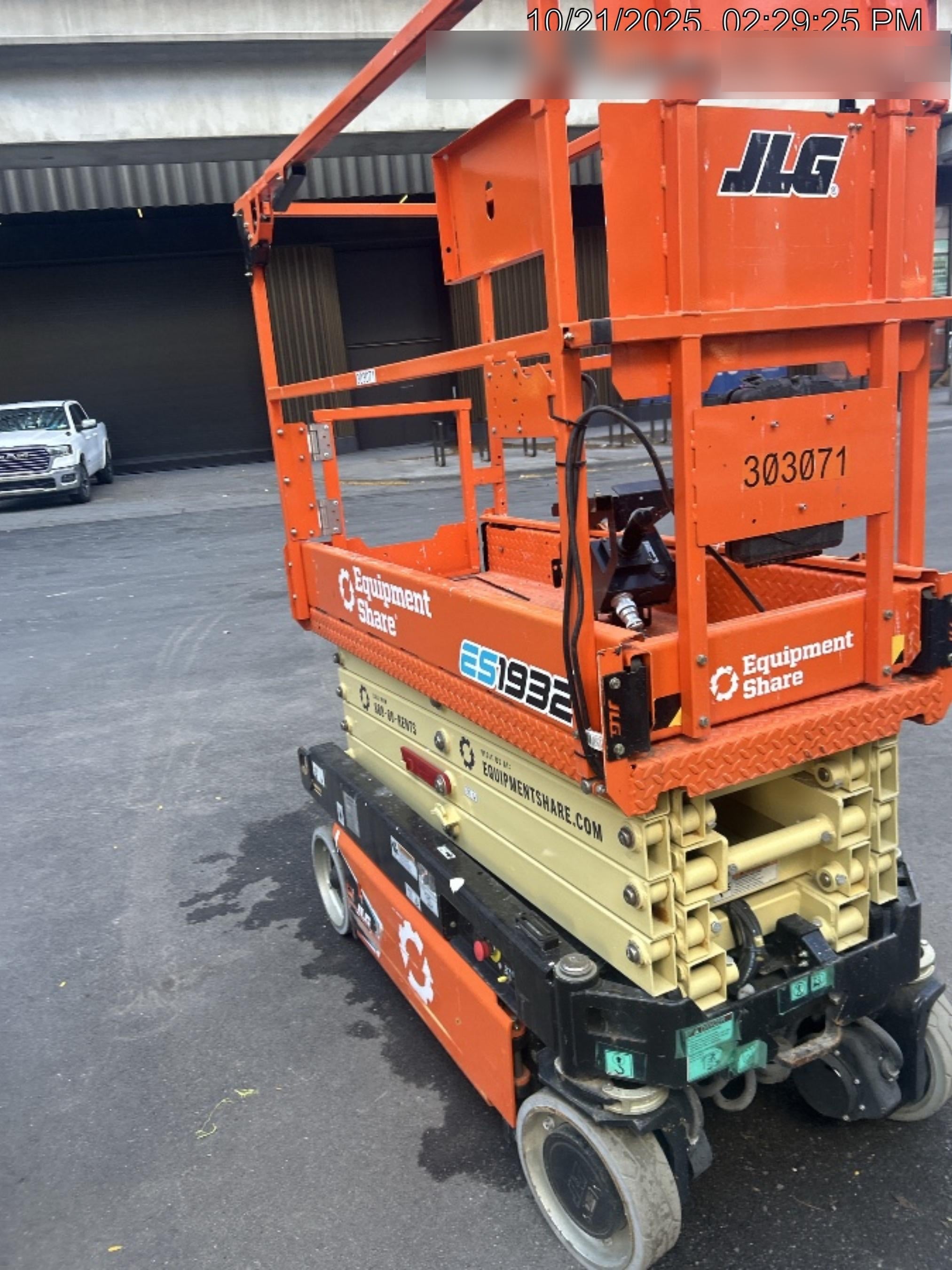 2023 JLG ES1932