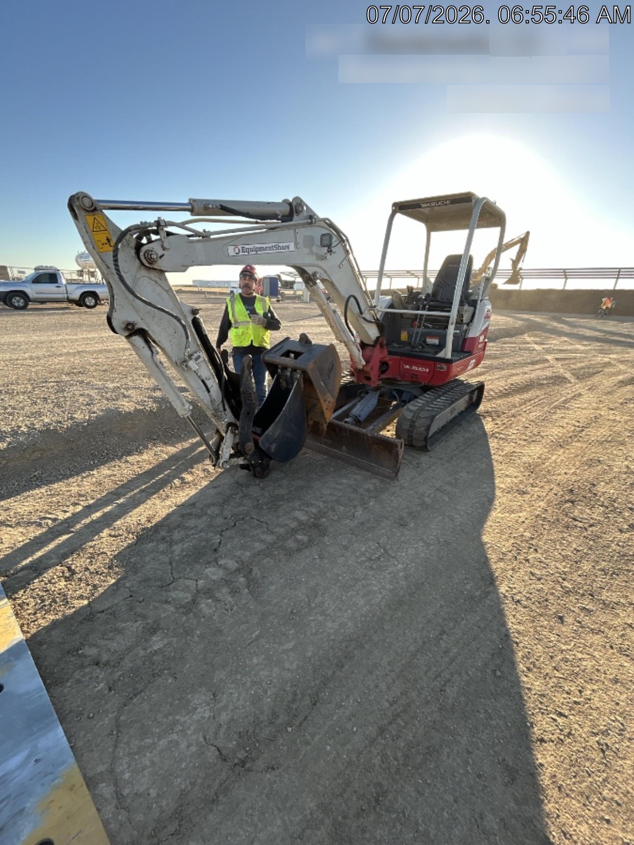 2022 TAKEUCHI TB235-2R