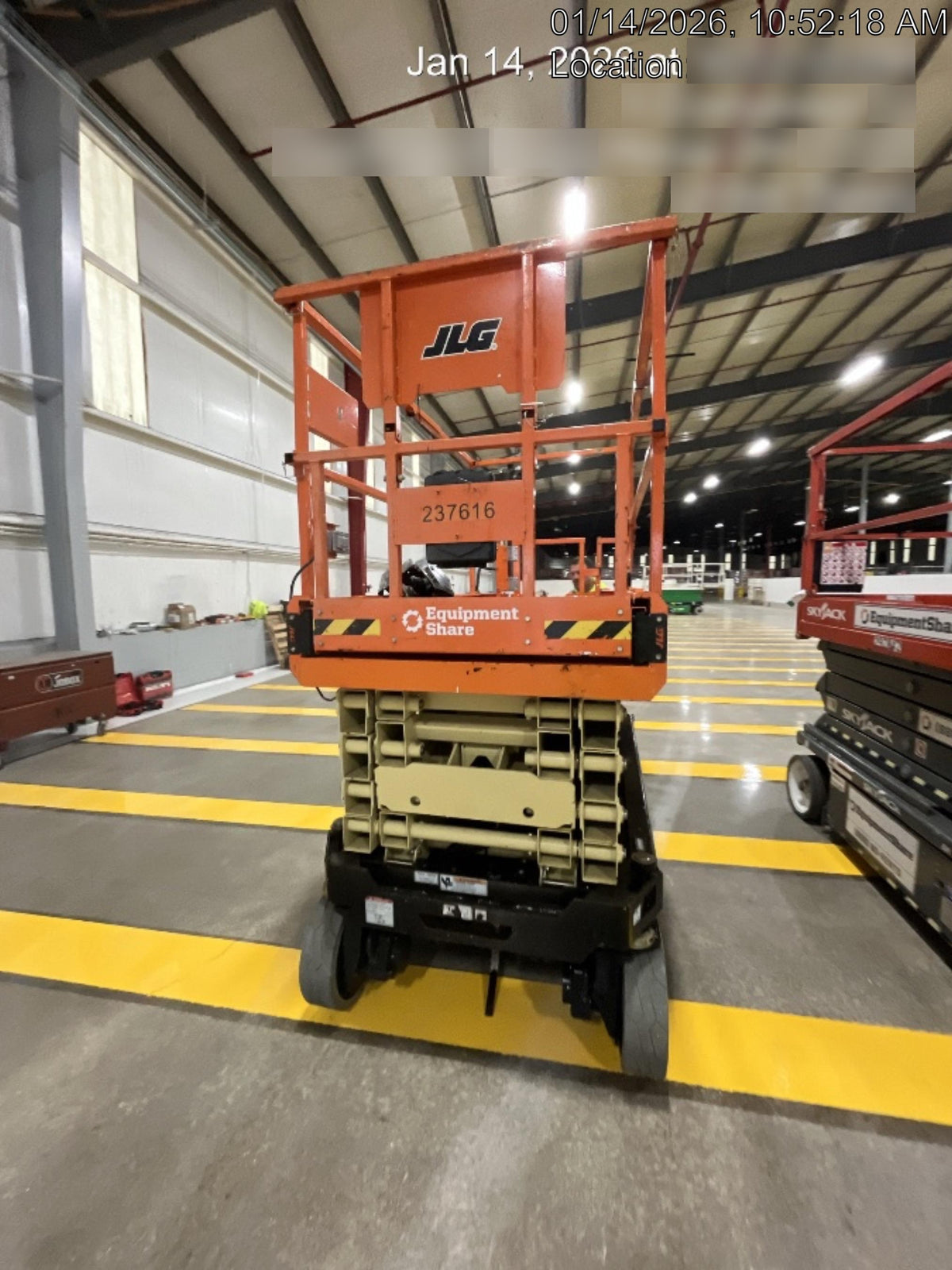 2022 JLG ES3246