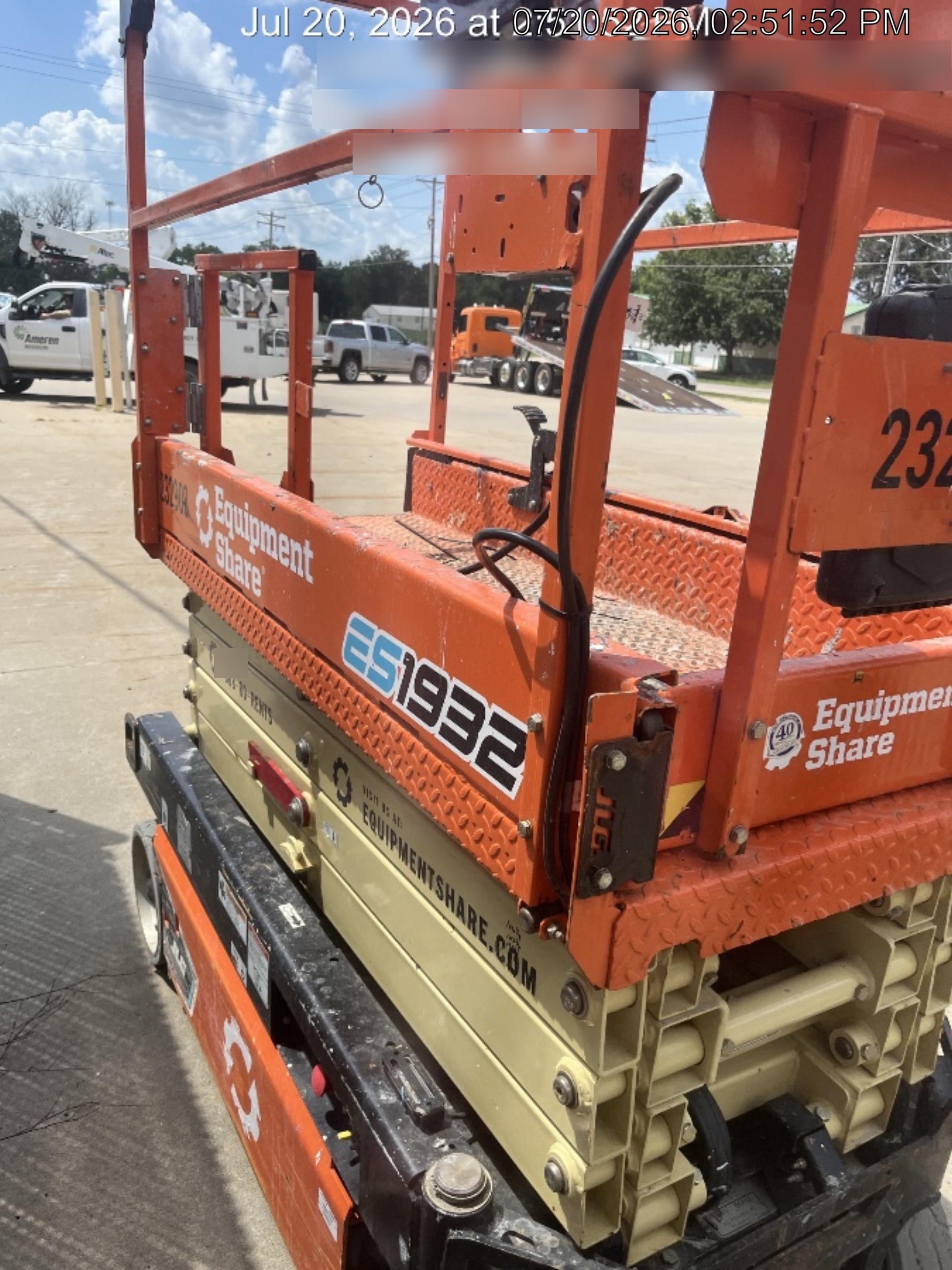 2022 JLG ES1932