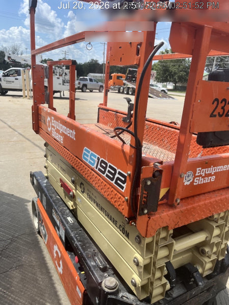 2022 JLG ES1932