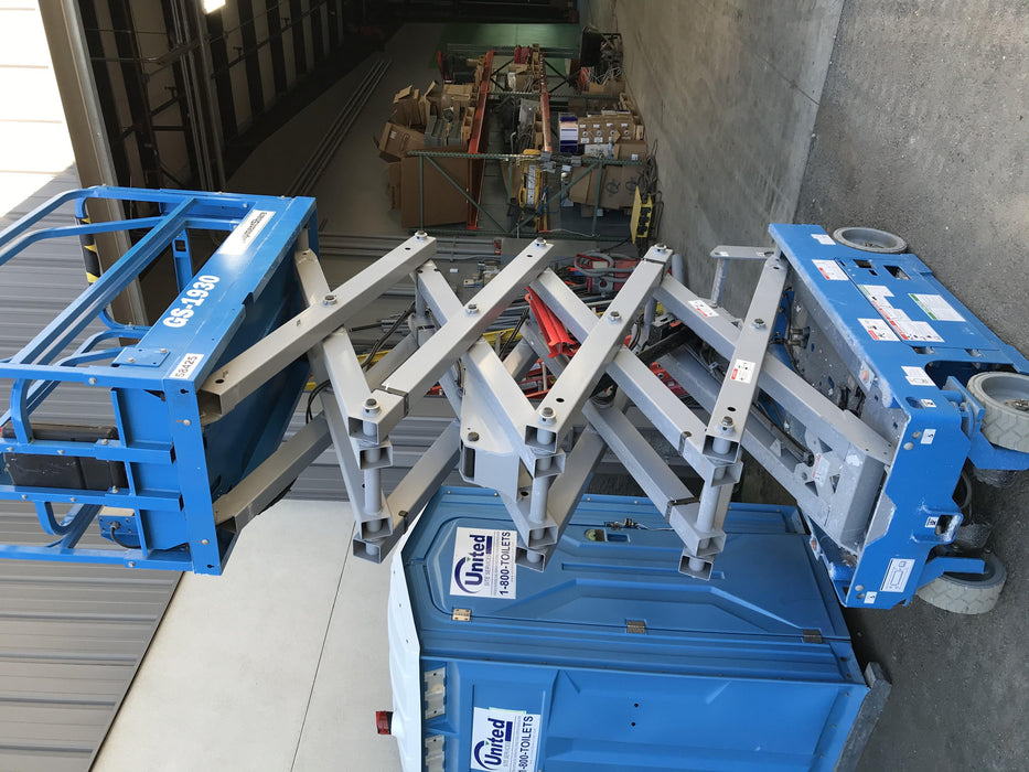 2019 Genie GS-1930 Half Height Swing Gate, 800W Inverter