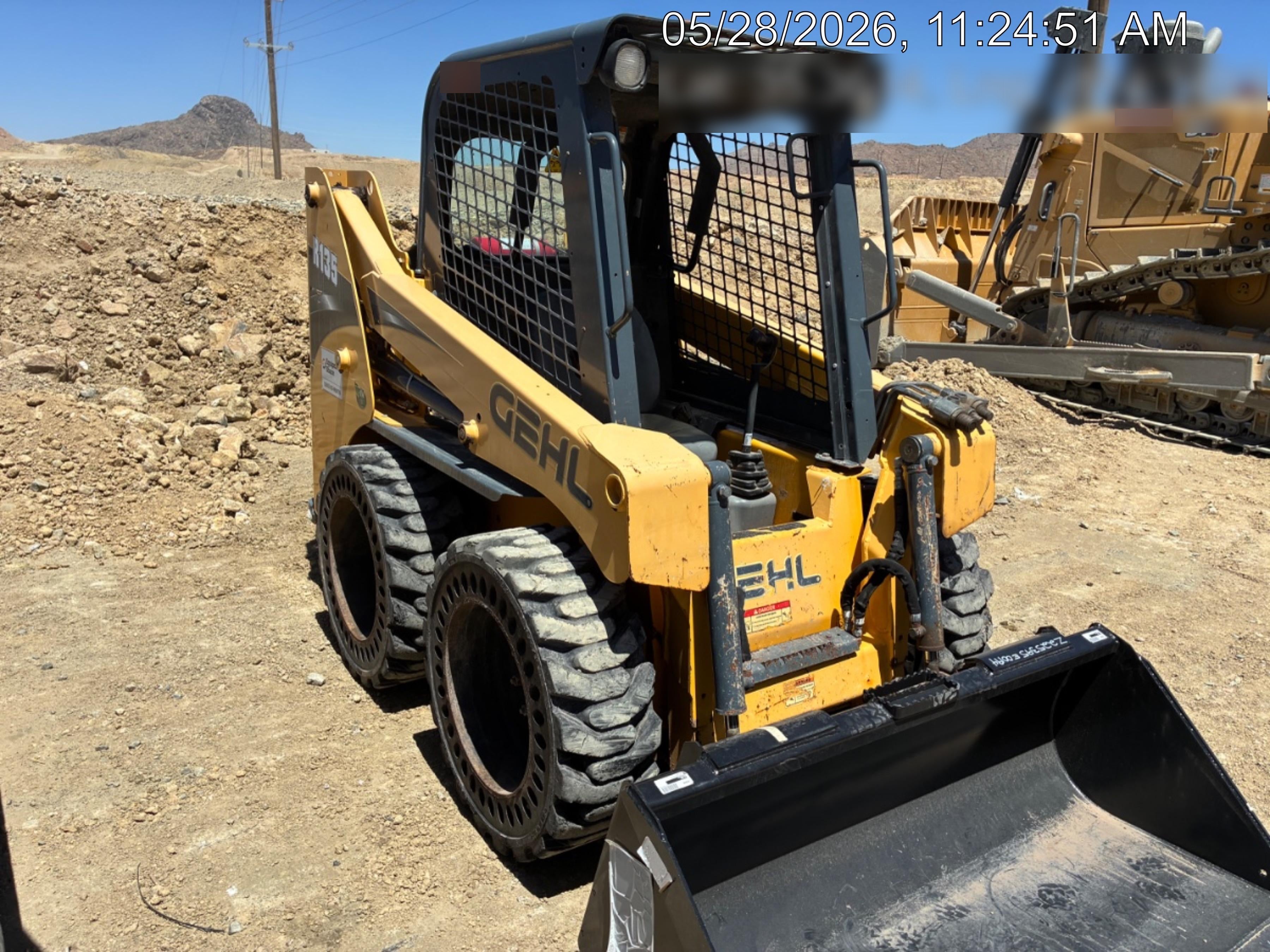 2016 GEHL R135
