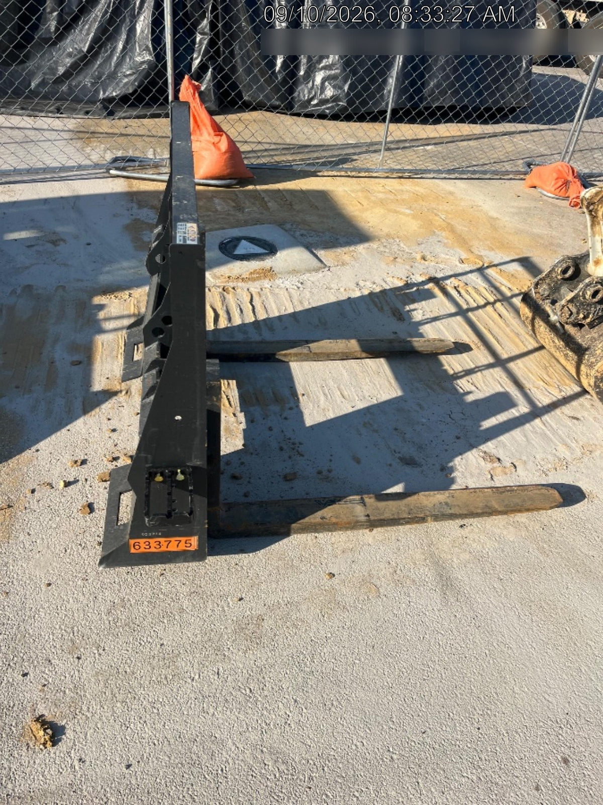 2025 ARROW MATERIAL HANDLING 72" Pallet Forks - Arrow