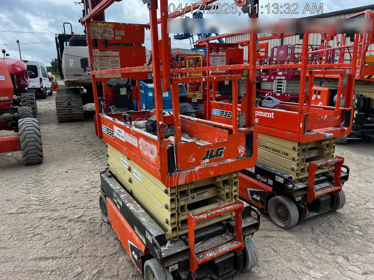 2021 JLG ES1932