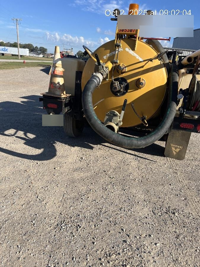 2023 Vac-Tron LP573XDT T4 Koehler Diesel Engine, 500 Gallon Debris Tank, x2 100 Gallon Water Tanks