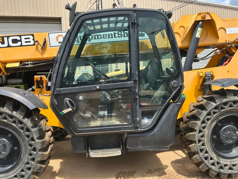2019 JCB 509-42 JCB 509-42 Enclosed Cab, 74 HP, Solid Tires, Worklights, Beacon, Aux Hydraulics, Lifting Eye