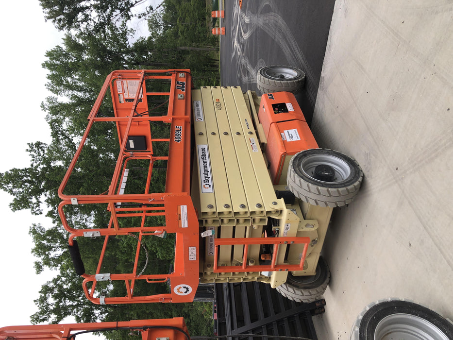 2019 JLG 4069LE Solid Non Marking Tires, Rotating Beacon