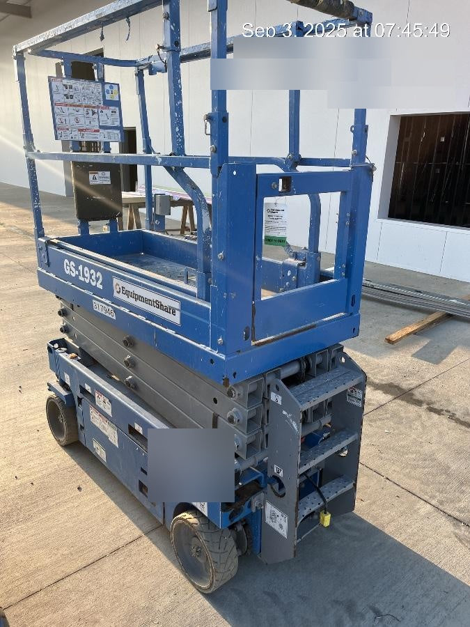 2023 GENIE GS-1932