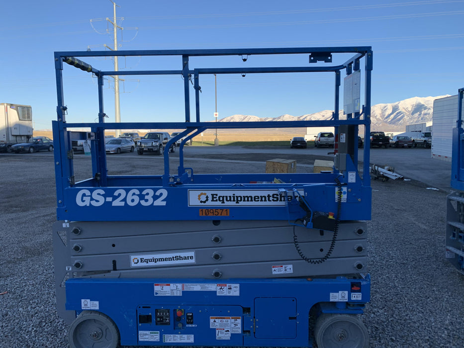 2020 Genie GS-2632 Solid NM Tires, Folding Rails with Half-Height Swing Gate, Beacon