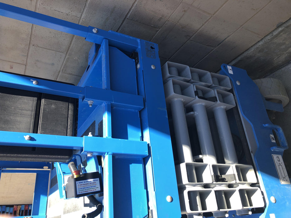 2019 Genie GS-2632 Folding rails with half height swing gate