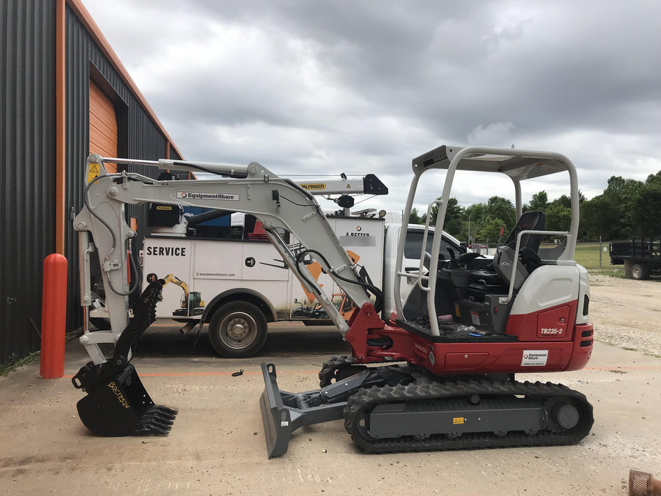 2021 TAKEUCHI TB235-2R