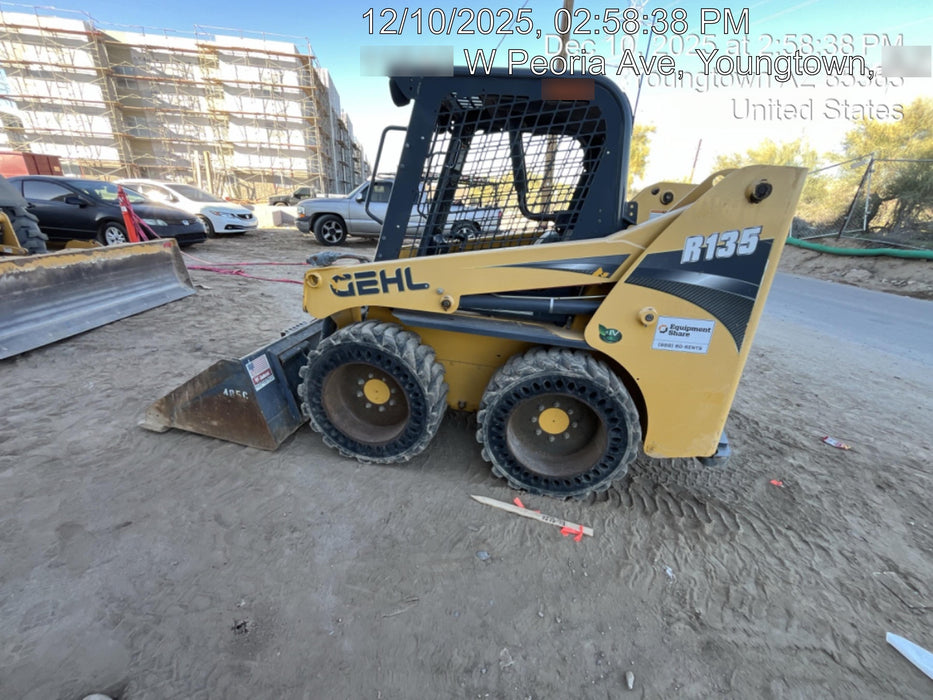 2016 GEHL R135