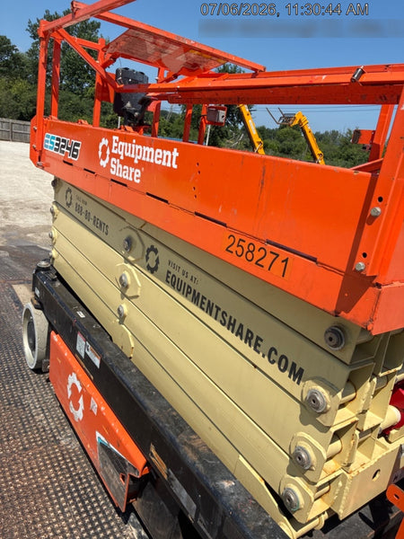 2022 JLG ES3246