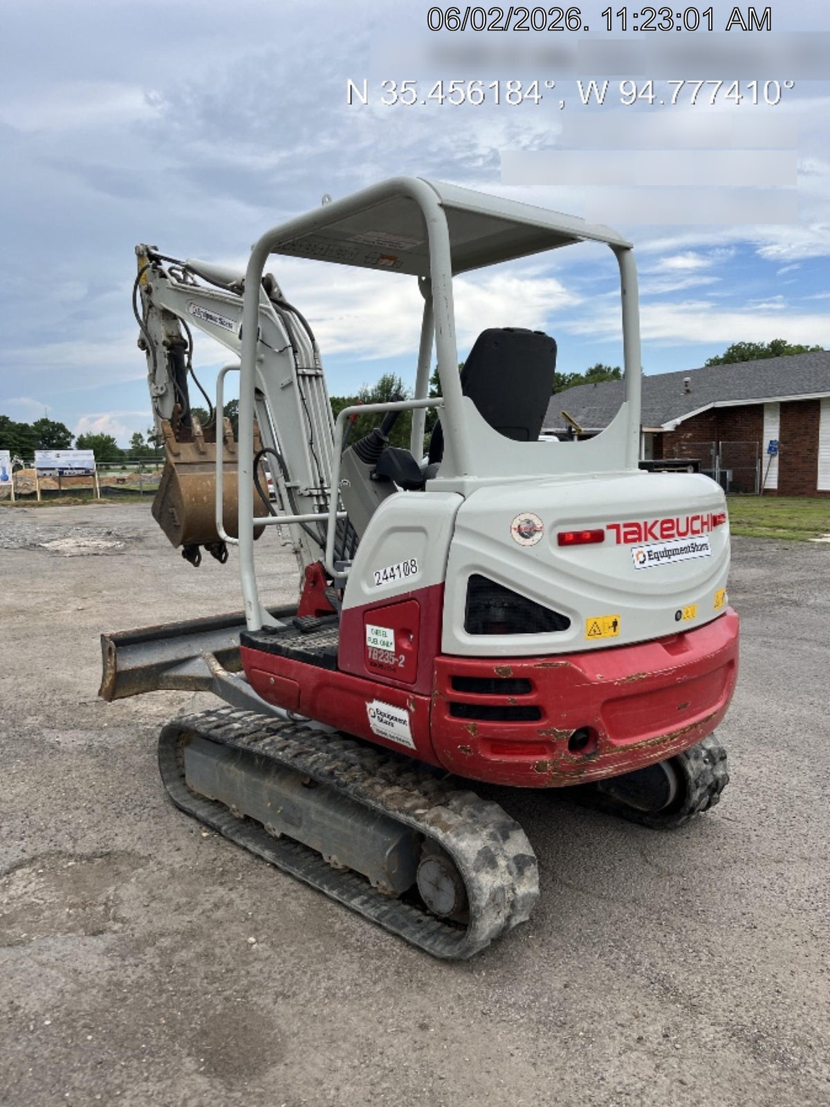 2022 TAKEUCHI TB235-2R