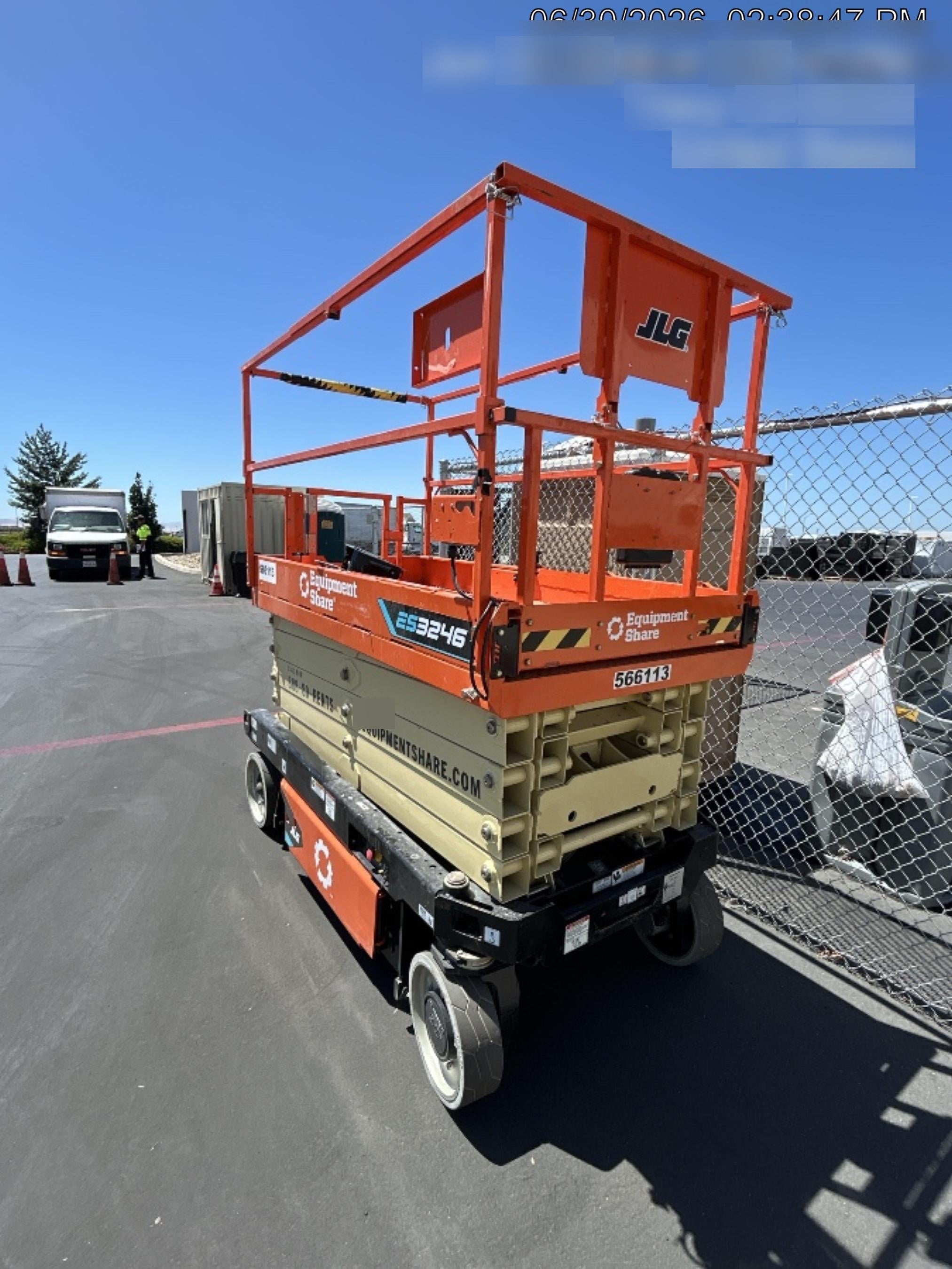 2025 JLG ES3246