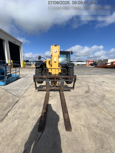 2019 JCB 509-42 JCB 509-42 Enclosed Cab, 74 HP, Solid Tires, Worklights, Beacon, Aux Hydraulics, Lifting Eye w/60" Carriage/60" Forks