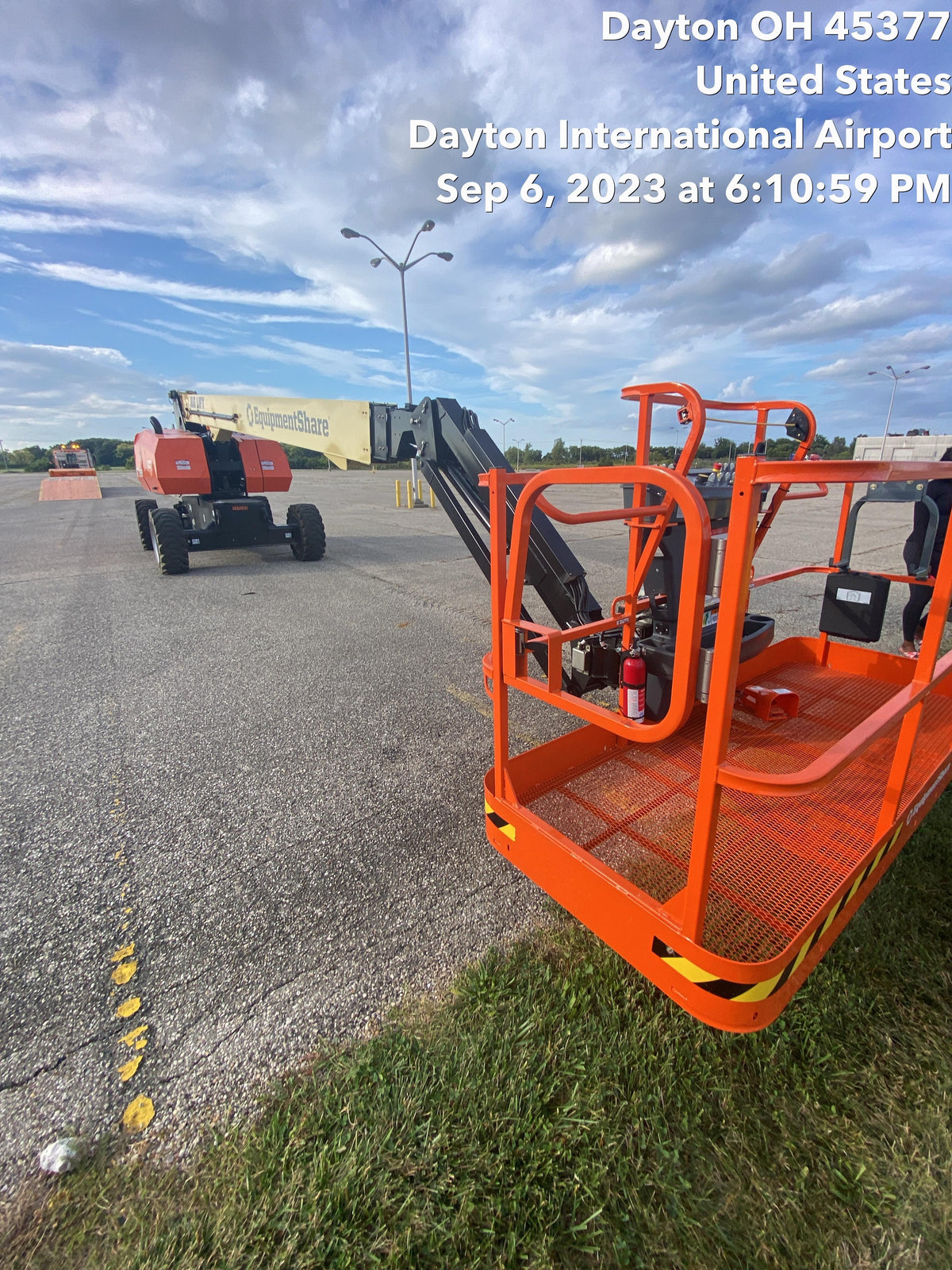 2023 JLG 860SJ
