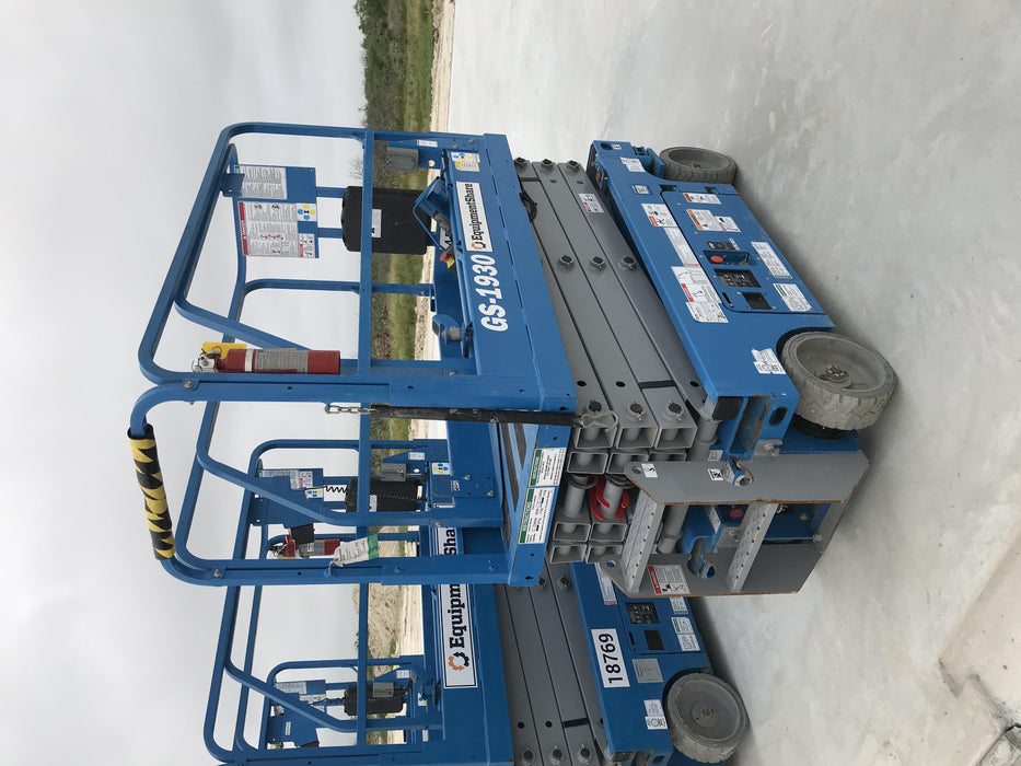 2019 Genie GS-1930 Fixed rails with chain Entry