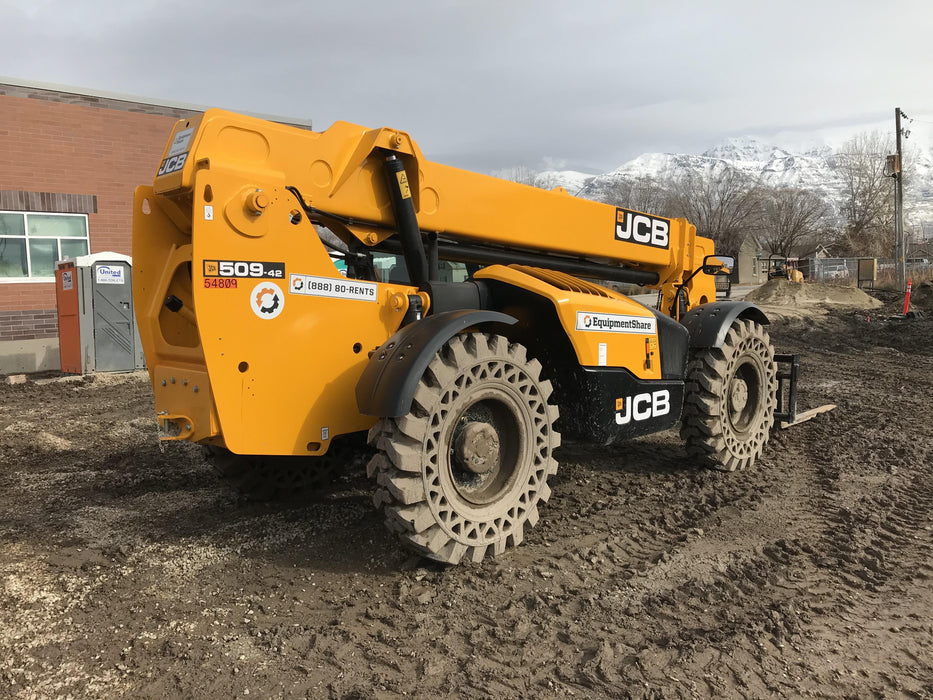 2019 JCB 509-42 Cab/Heat/Air, 74 HP, Solid Tires, STD Worklight, Beacon, Aux Hydraulics, Lifting Eye, Back up Alarm w/66" Carriage/60" Forks