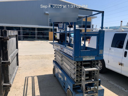 2016 Genie GS-3232 32' Narrow Scissor Lift