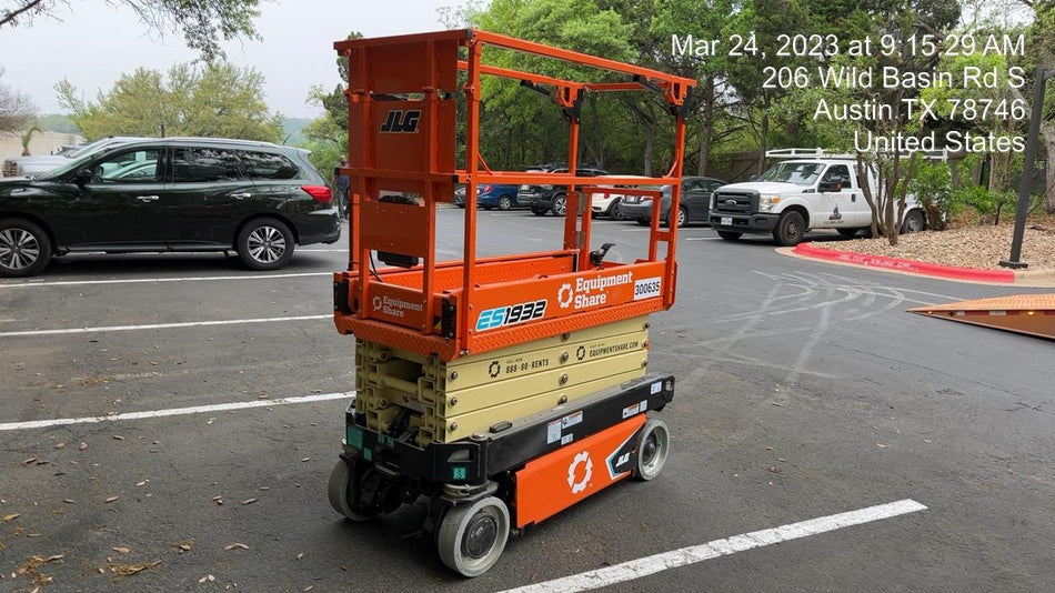 2023 JLG ES1932