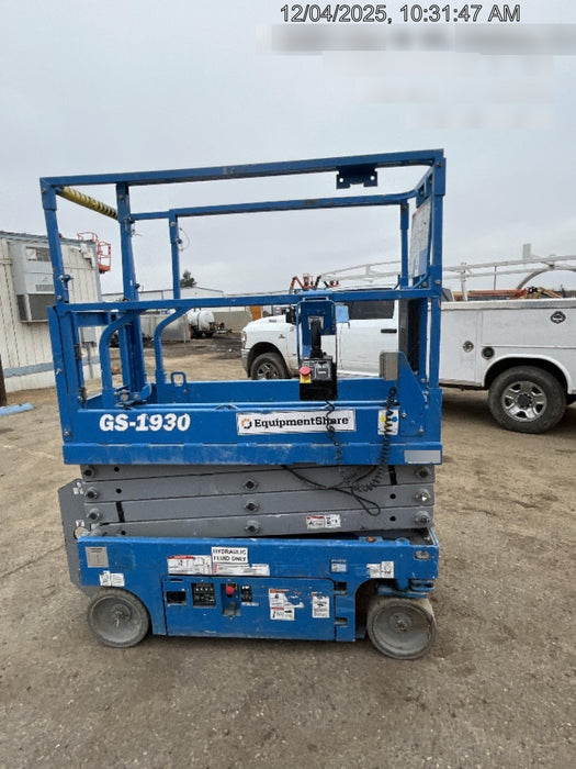 2020 Genie GS-1930 Solid Non Marking Tires, Beacon, Folding rails with half height swing gate, 800W Inverter