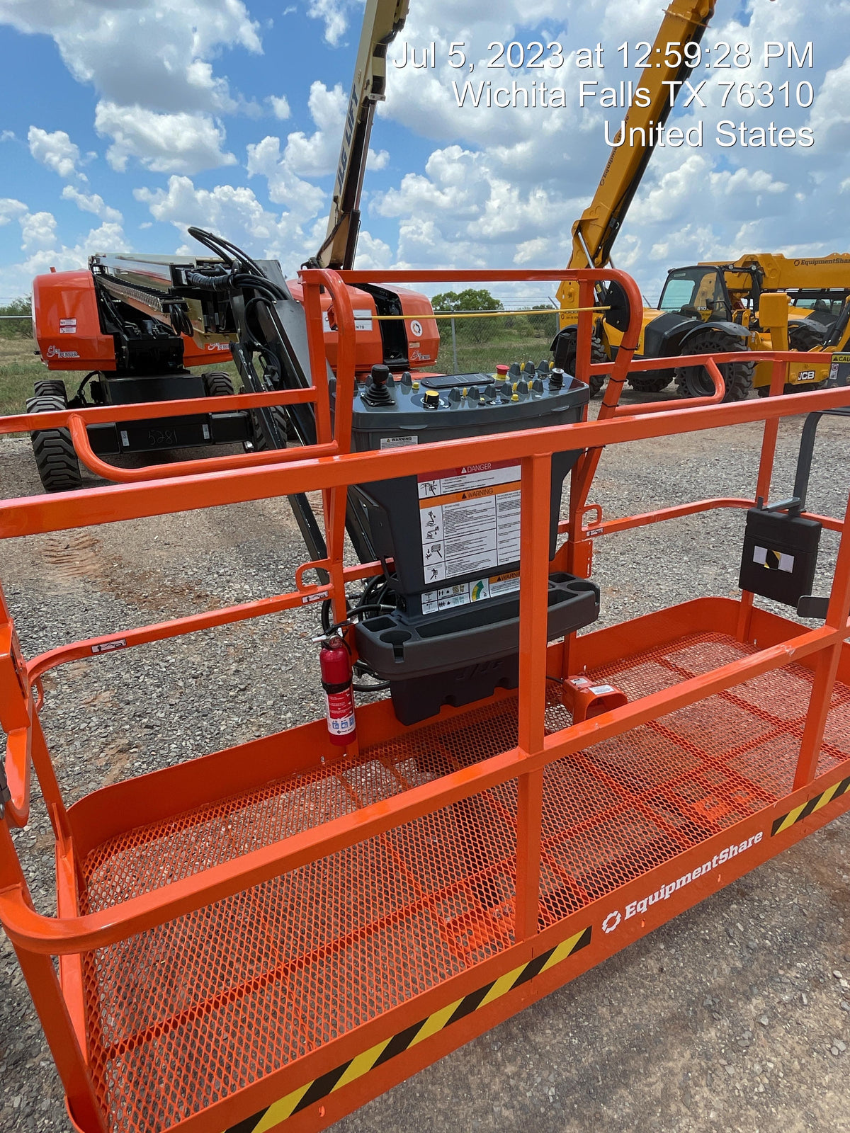 2023 JLG 660SJ