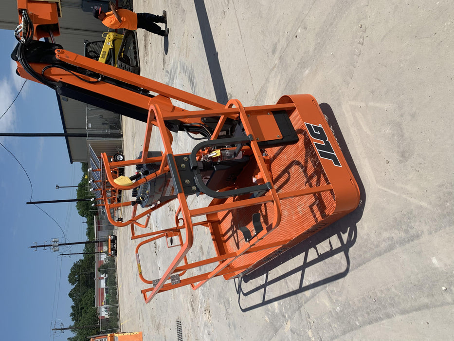 2020 JLG 800AJ