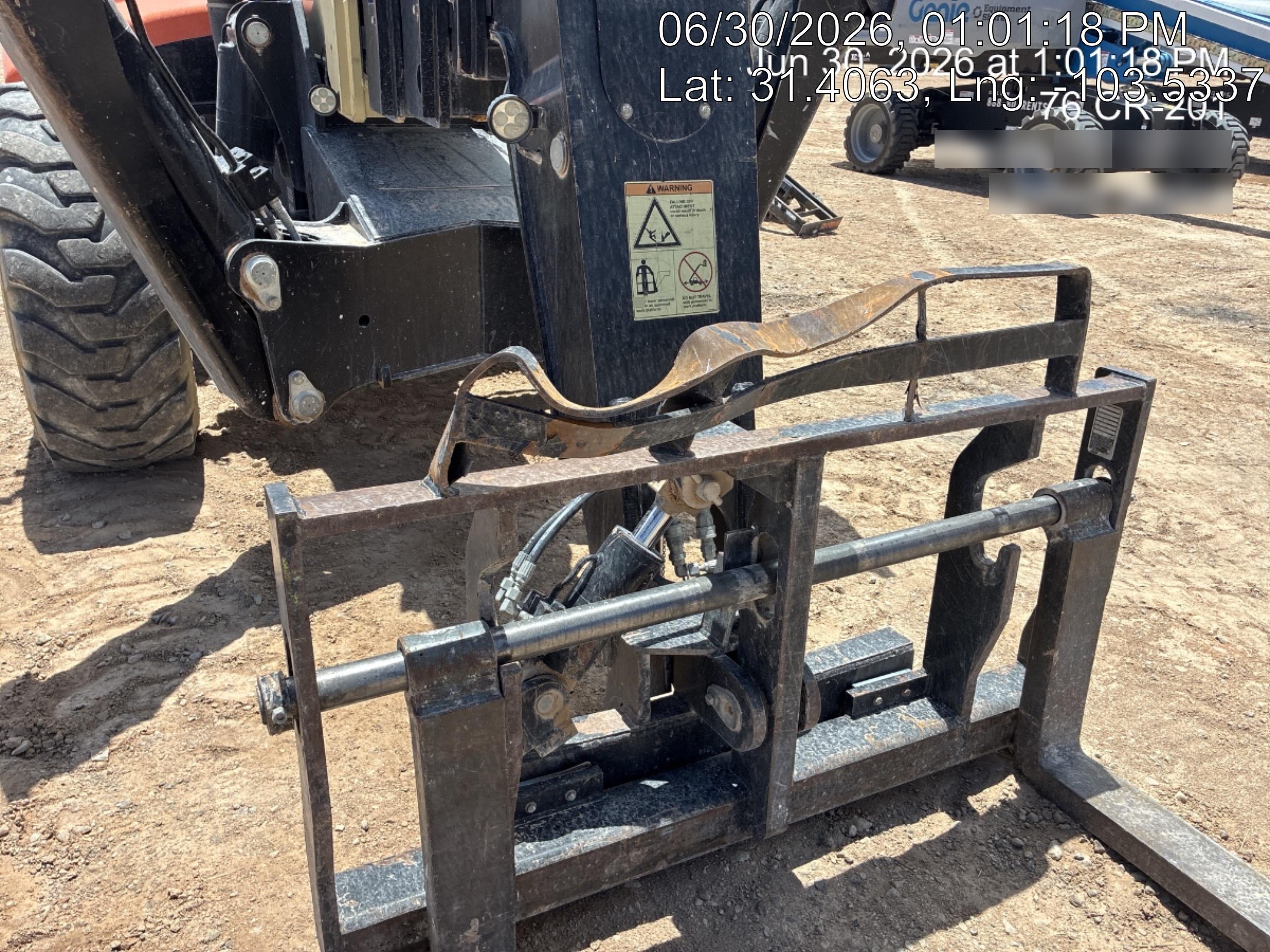 2021 JLG 1075