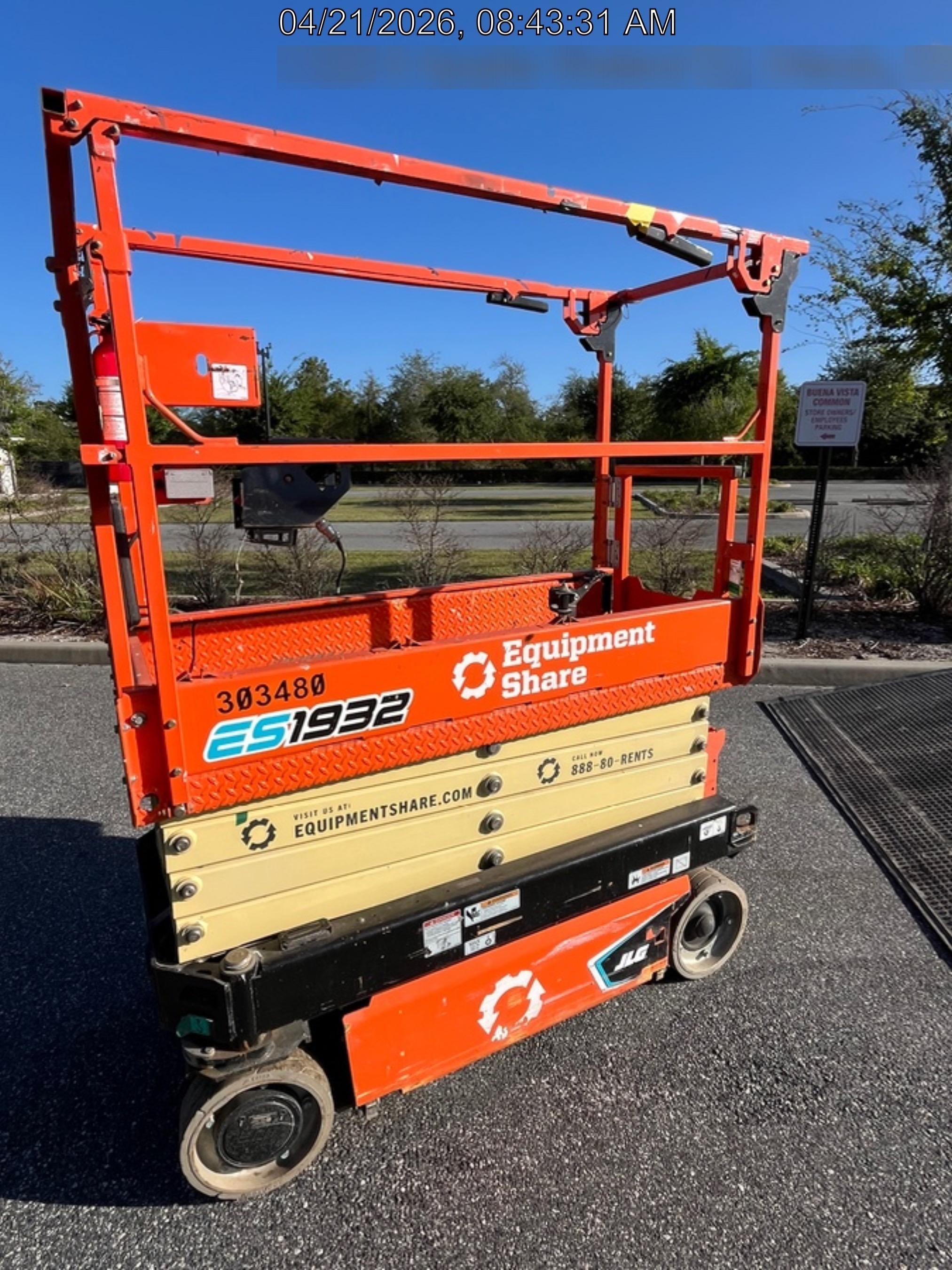 2023 JLG ES1932