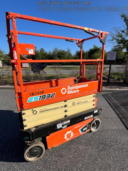 2023 JLG ES1932