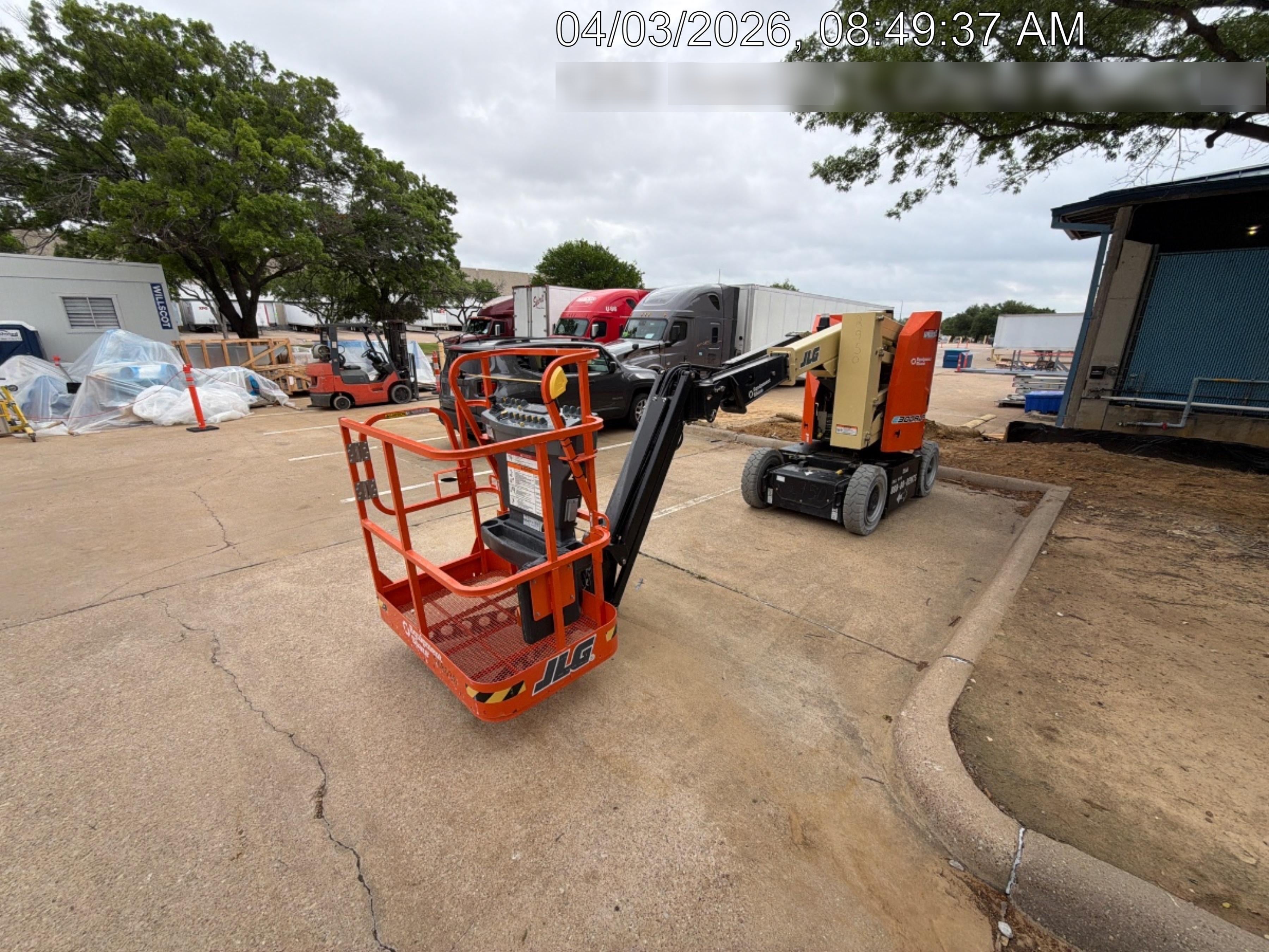 2025 JLG E300AJP