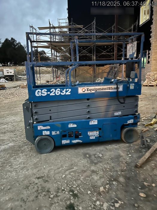 2019 Genie GS-2632 Folding rails with half height swing gate