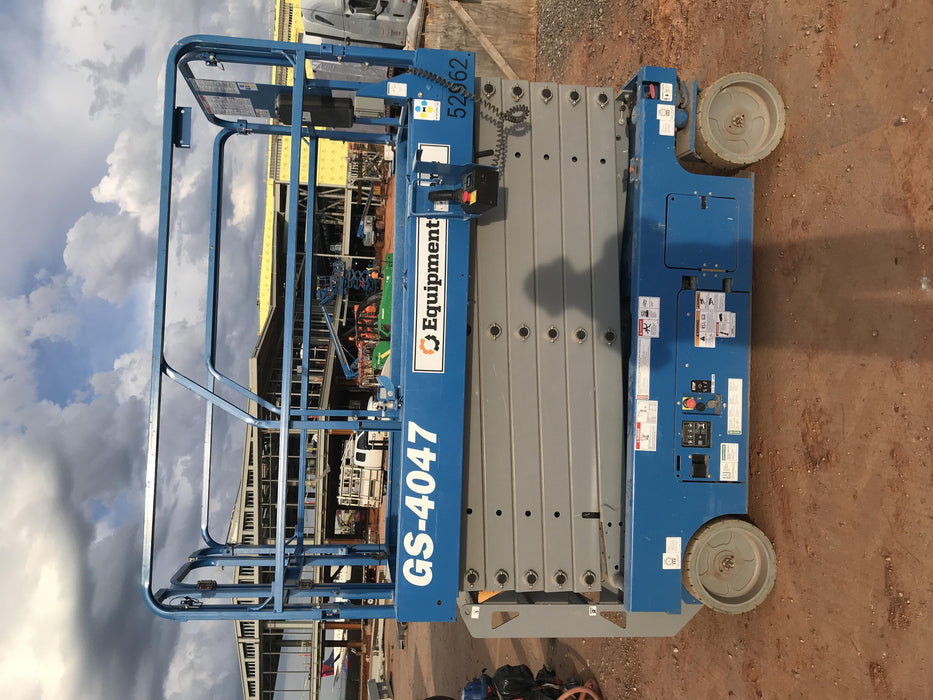 2019 Genie GS-4047 Folding rails with half height swing gate
