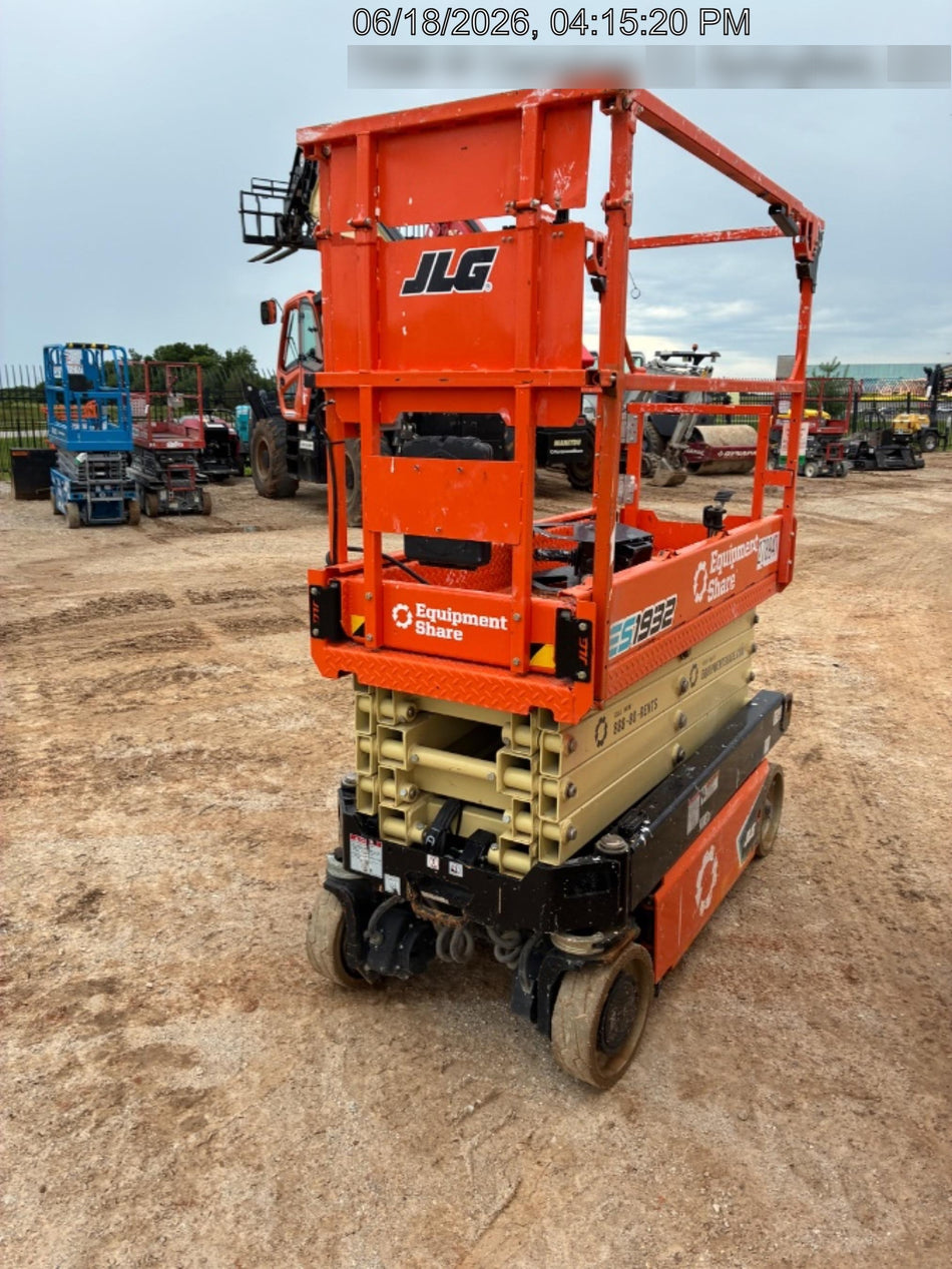 2022 JLG ES1932