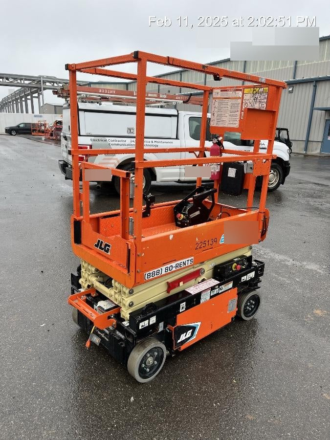 2022 JLG ES1330L