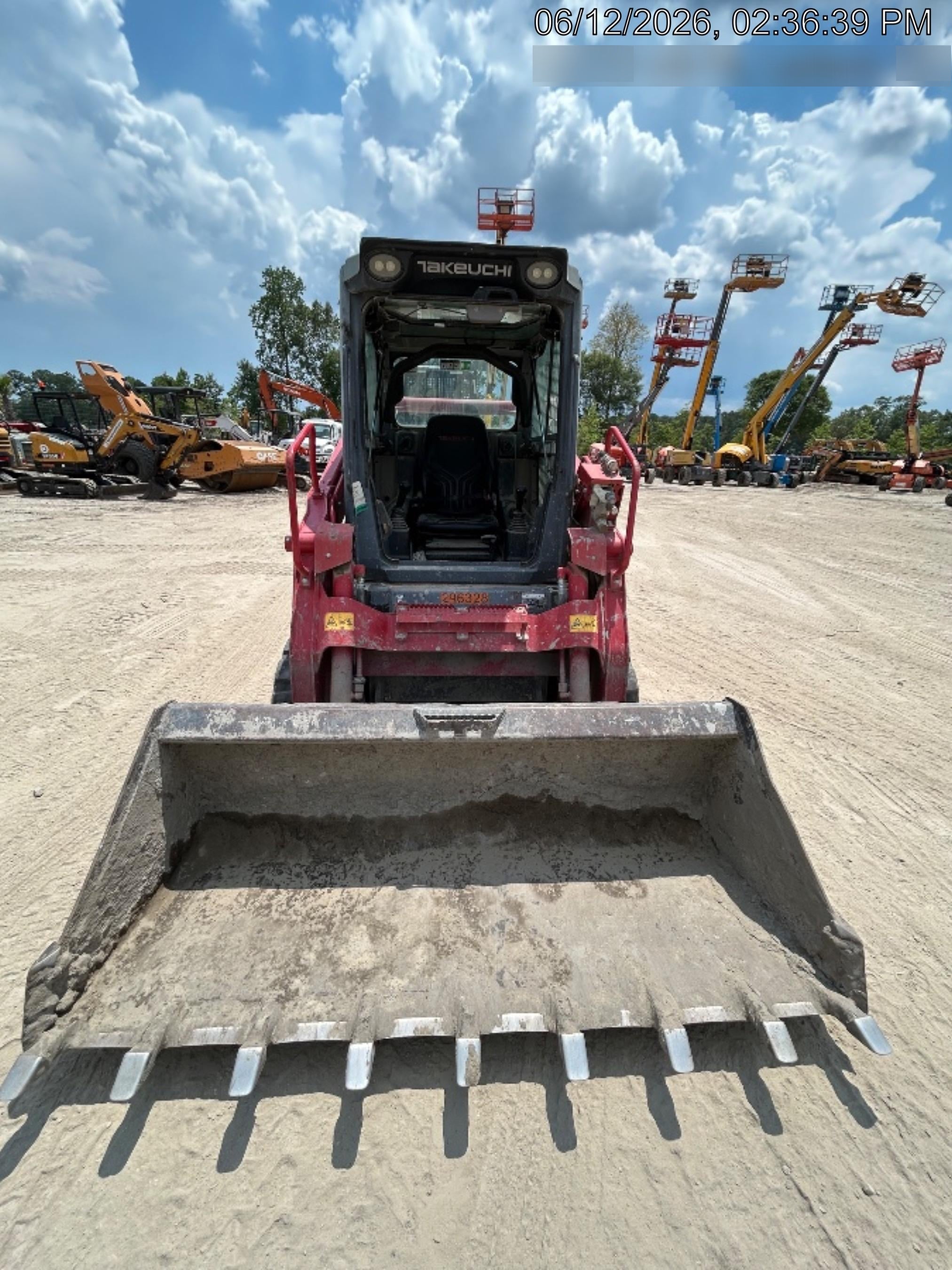 2023 TAKEUCHI TL10V2-CR