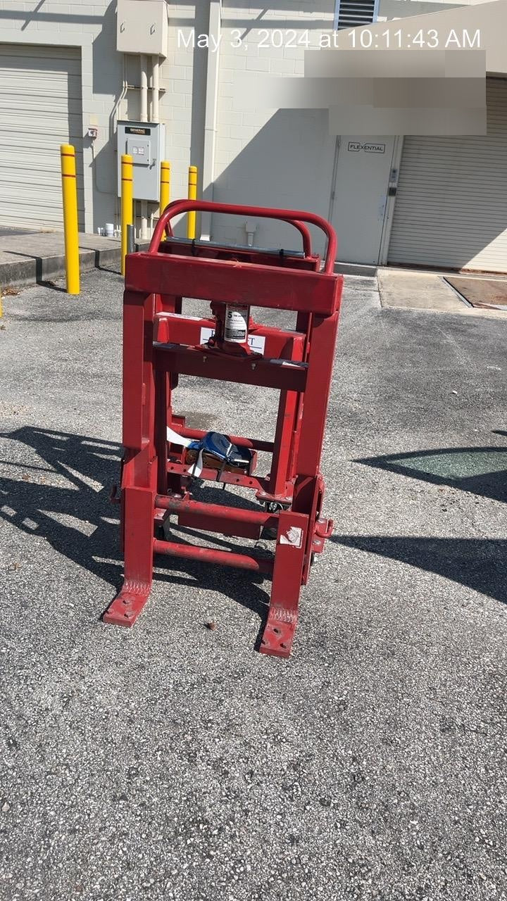 2022 ROL-A-LIFT M-6