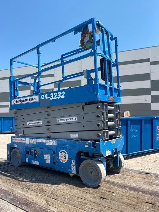 2018 Genie GS-3232 Genie GS3232 Lift w/Folding Rails and Swing Gate