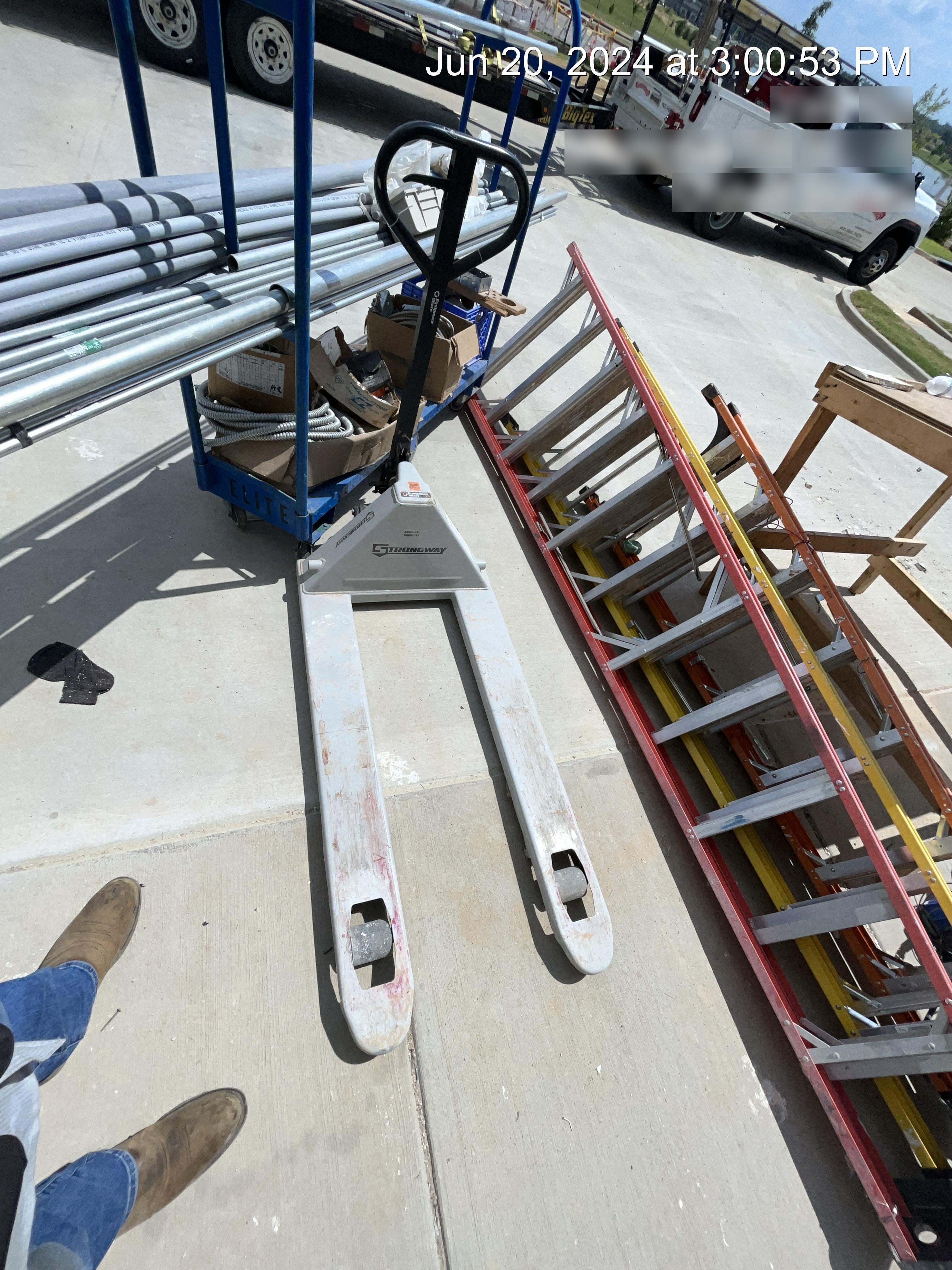 2023 NORTHERN TOOL 4,400 Lb Pallet Jack