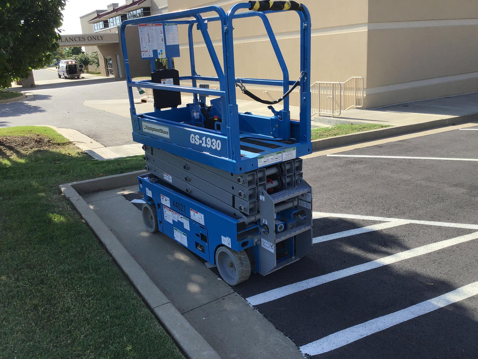 2019 Genie GS-1930 Fixed rails with chain Entry