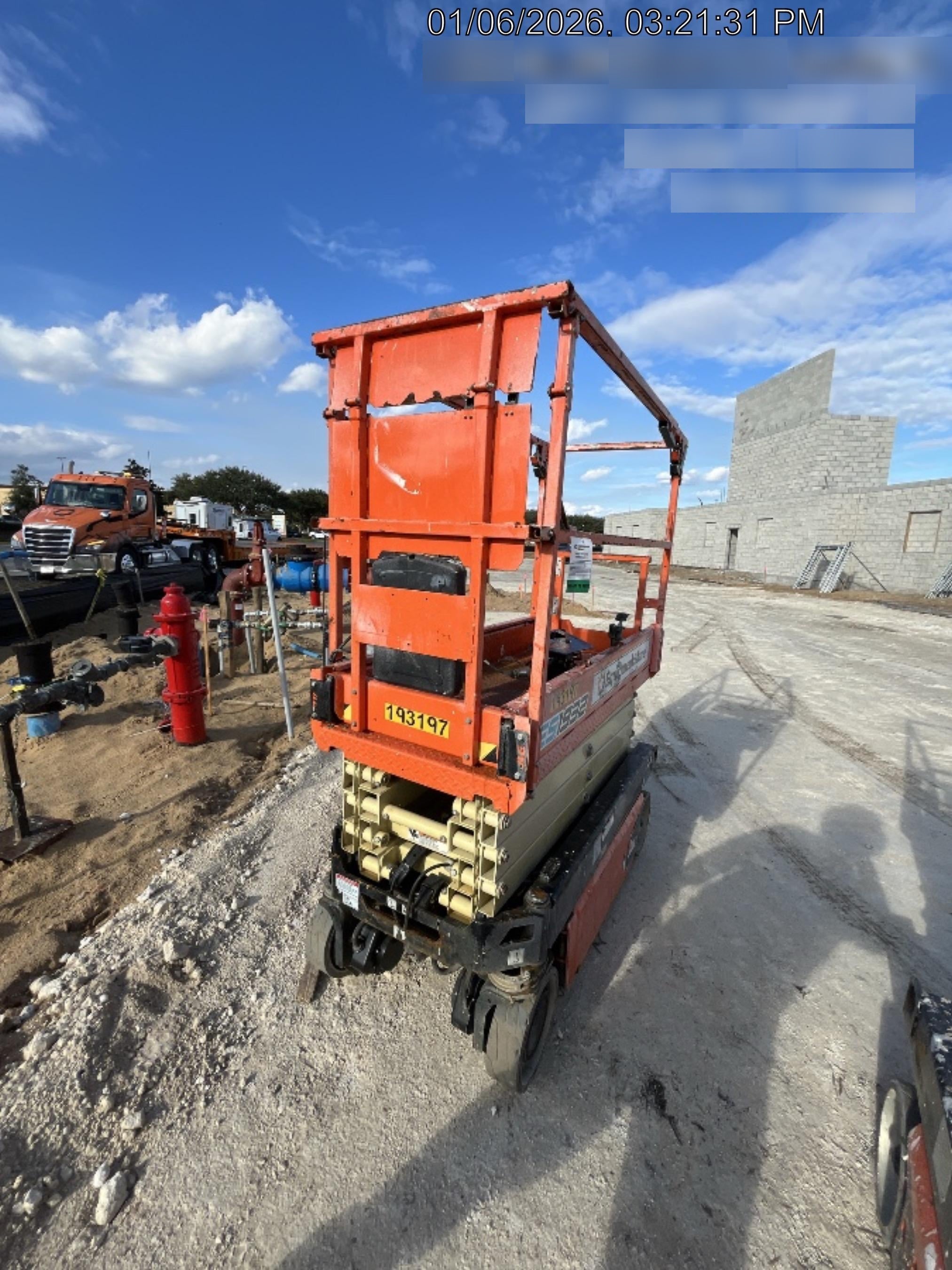 2021 JLG ES1932